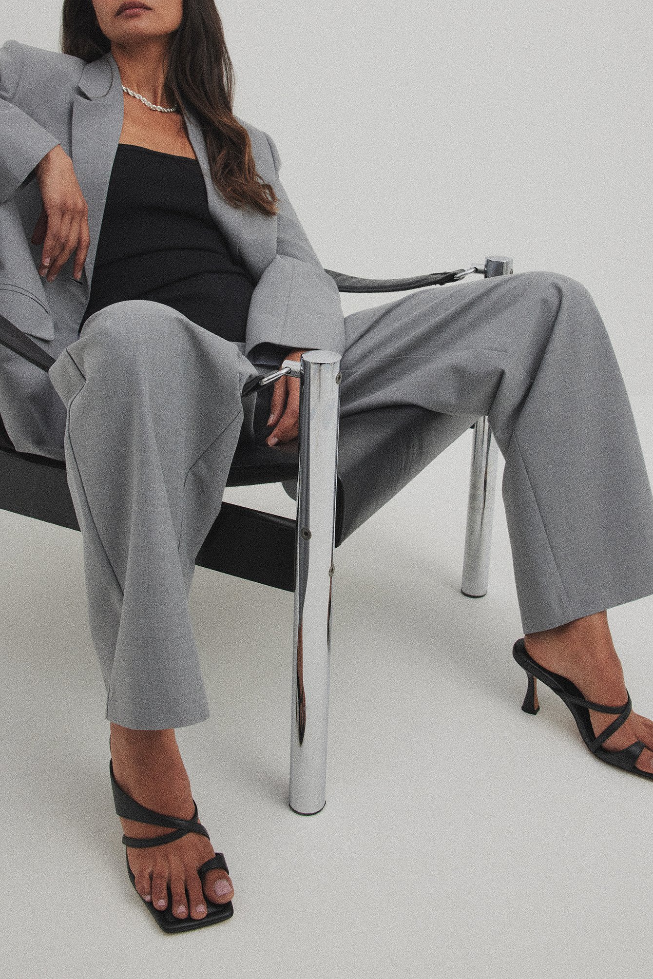 High-Heels mit gekreuzten Zehenriemen