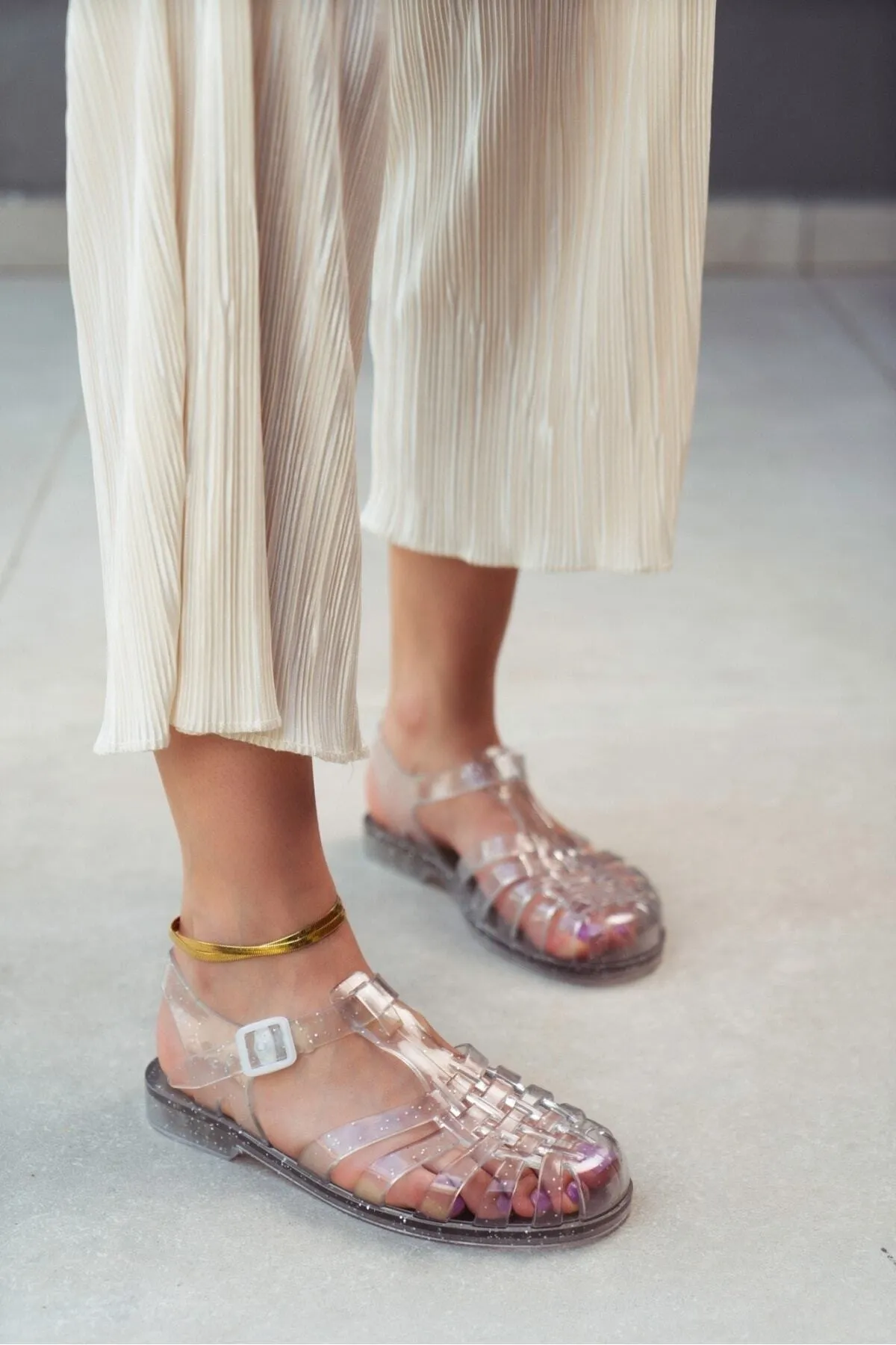 NİŞANTAŞI SHOES  Anderline Transparente, glitzernde Damensandalen mit Gürteldetail