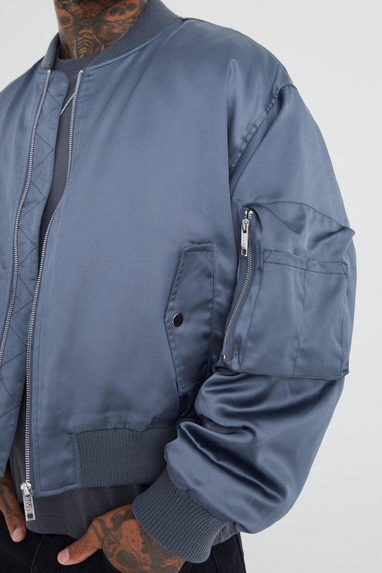 Kastige gepolsterte Ma1 Satin-Bomberjacke