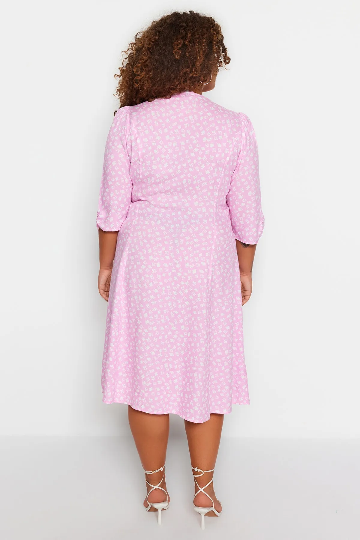 Trendyol Curve  Rosa gewebtes Kleid mit Blumenmuster TBBSS23AH00102