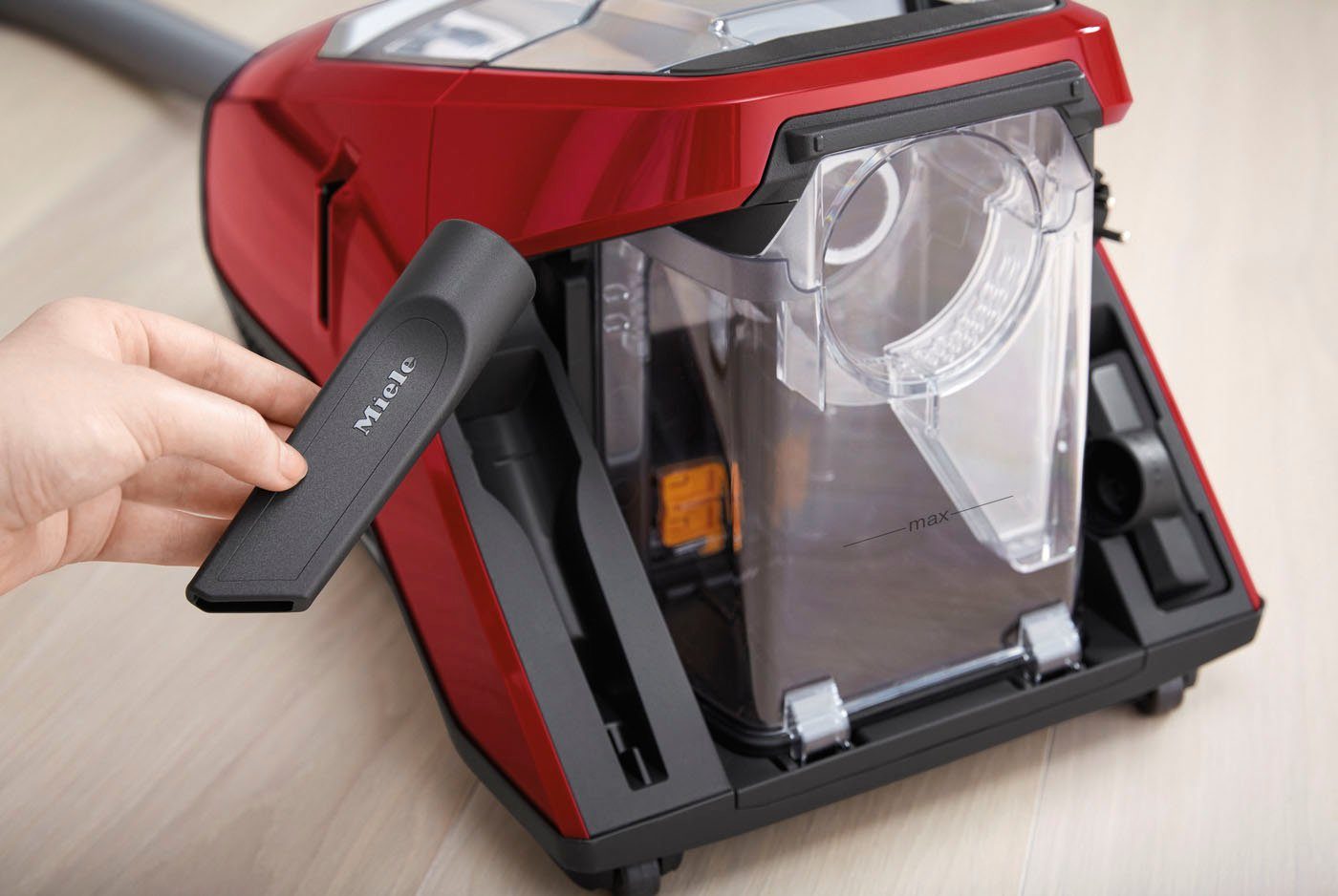 Miele Bodenstaubsauger Blizzard CX1 Red, 550 W, beutellos