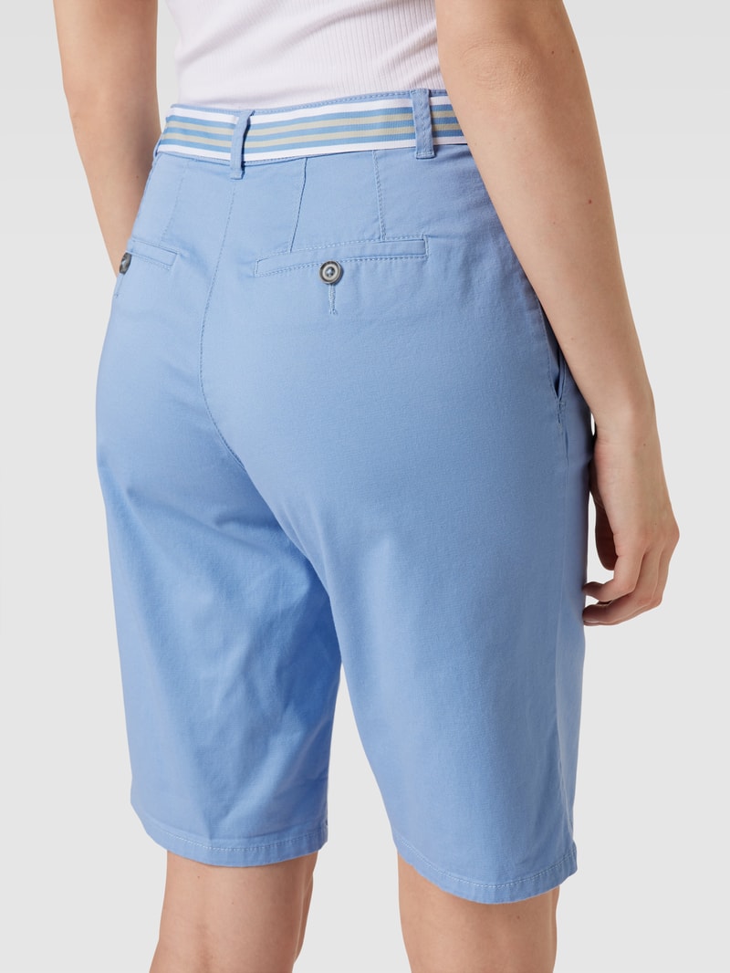 Chino-Shorts mit Leistentasche in himmelblau