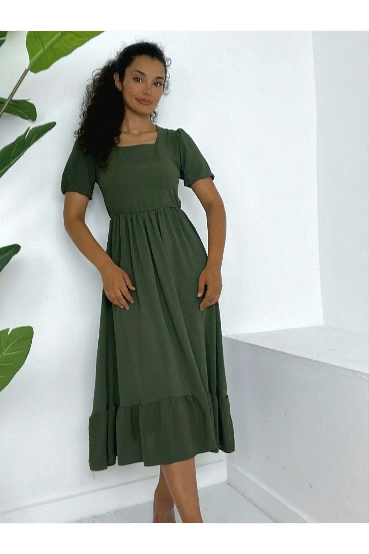 Modamorfo  Kurzärmliges Ayrobin-Kleid mit quadratischem Ausschnitt und elastischer Taille