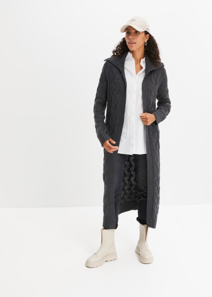 Strickmantel aus Zopfstrick