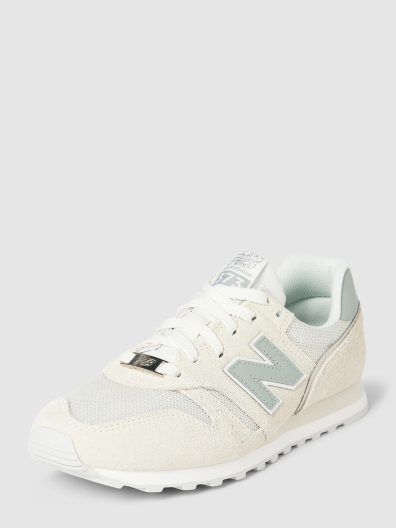 Sneaker mit Label-Detail in beige