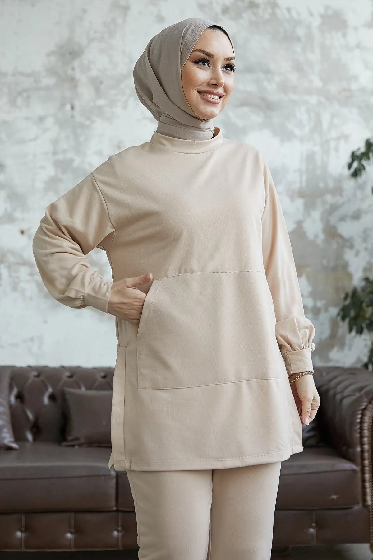 InStyle  Miora Spanischer Knöchel-Zweiteiler – Beige