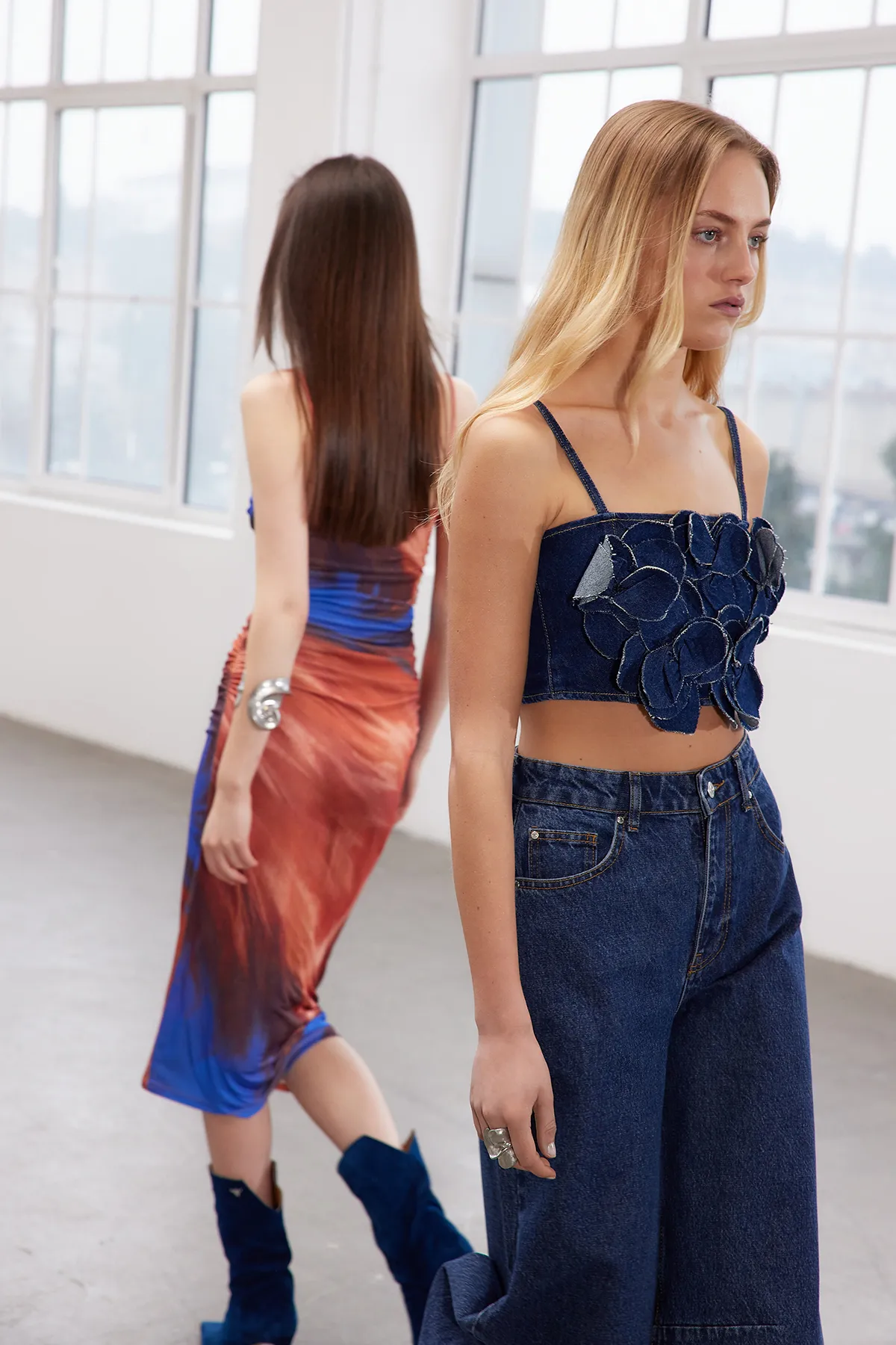 Trendyol Collection  High Waist Balloon Jeans - Dunkelblau, Nahtdetail, Nachhaltiger TWOSS24JE00141