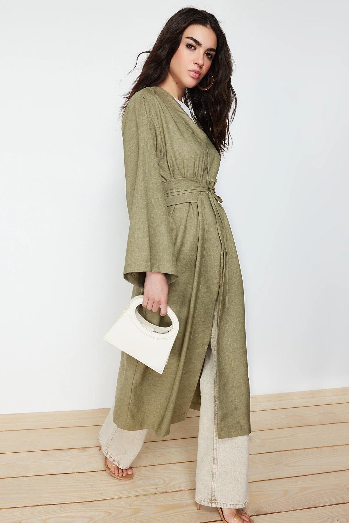 Trendyol Modest  Khakifarbener gewebter Kimono und Kaftan in Leinenoptik mit Bindedetail in der Taille TCTSS24KK00001