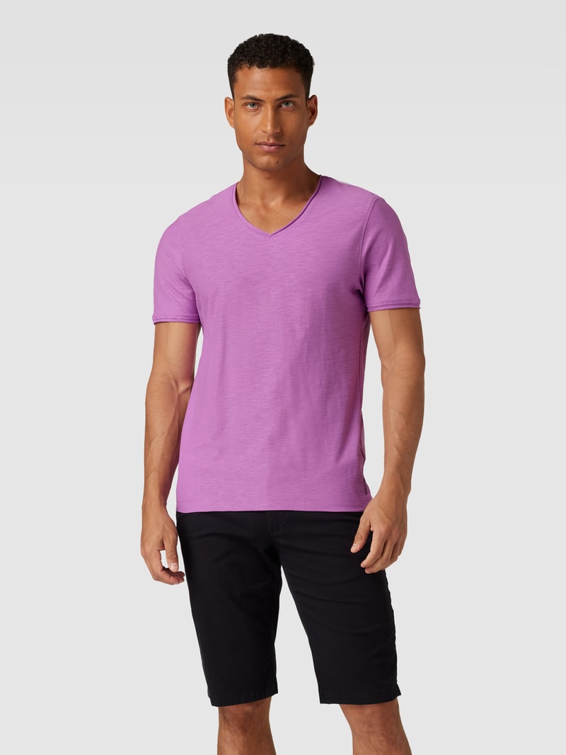 Regular Fit T-Shirt aus Baumwolle mit V-Ausschnitt in fuchsia
