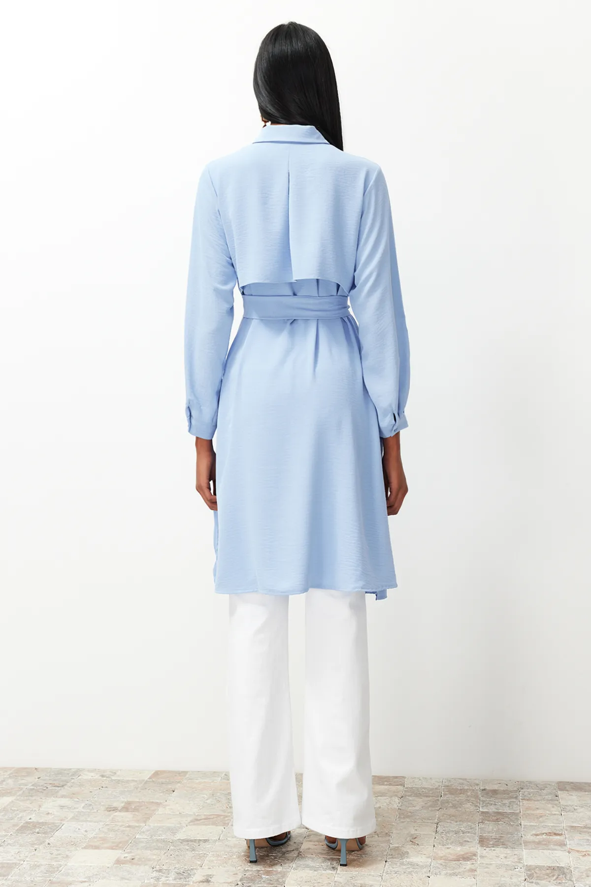 Trendyol Modest  Hellblaues, lang gewebtes Aerobin-Hemd TCTSS24TG00062