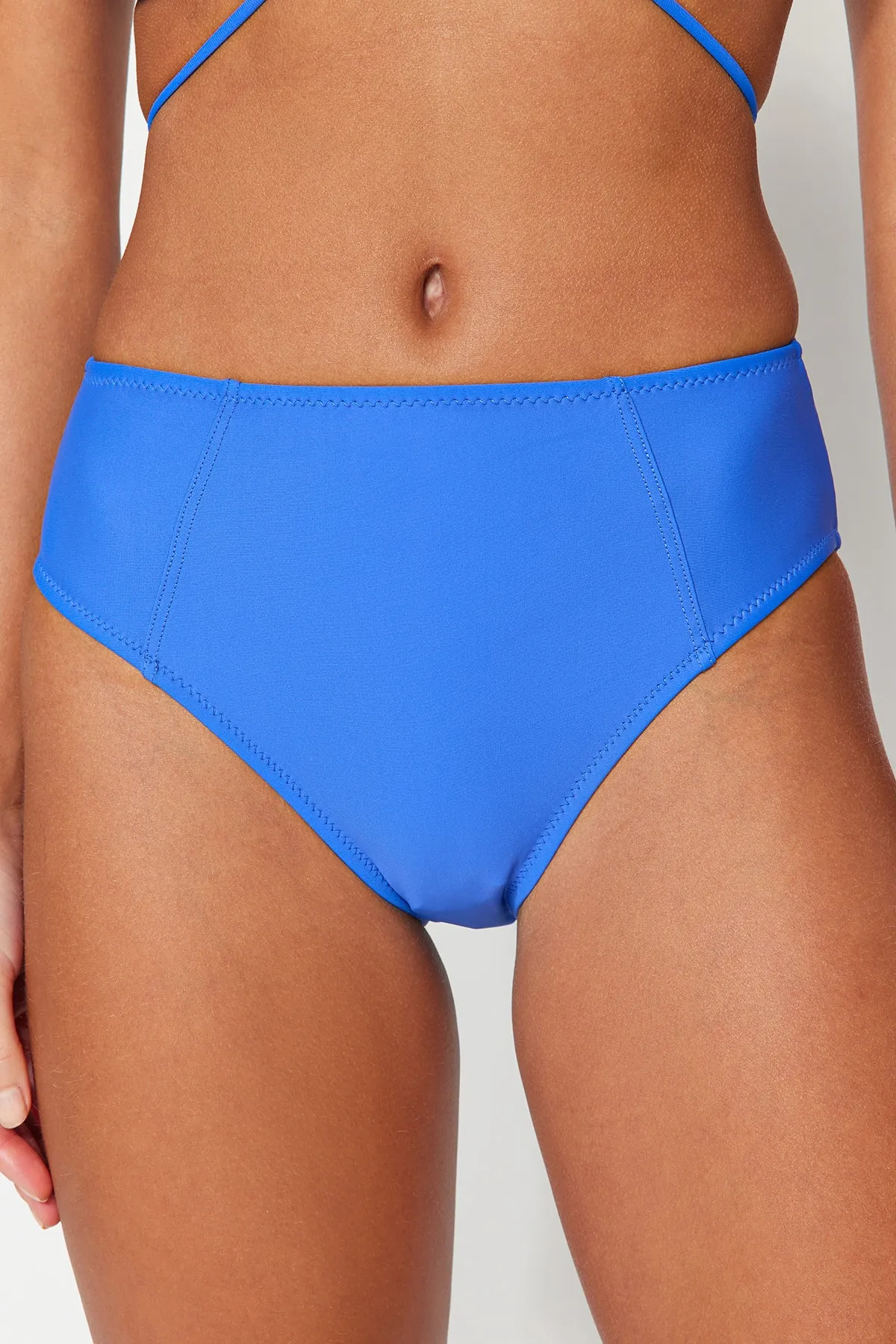 Trendyol Collection  Saks Bikinihose mit hoher Taille und normalem Bein TBESS21BA0387