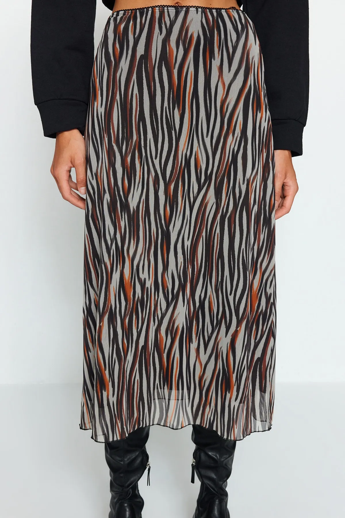 Trendyol Collection  Brauner bedruckter Midi-Strickrock aus gefüttertem Tüll mit elastischer Taille TWOAW24ET00006
