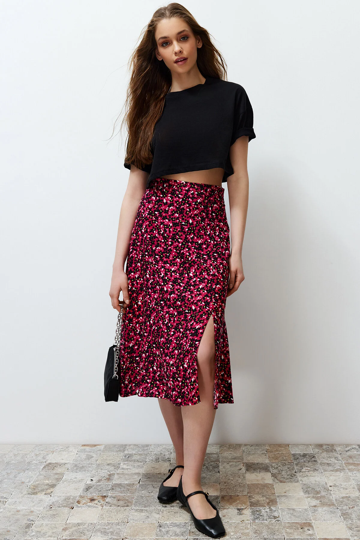 Trendyol Collection  Rosa gewebter Midirock aus Viskosestoff mit Blumenmuster und Schlitzdetail TWOSS20ET0230