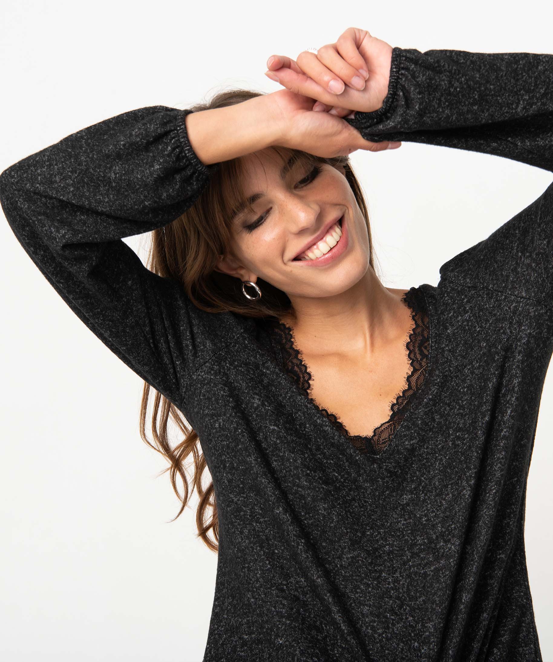 Pull femme en maille douce à col V en dentelle noir | GEMO