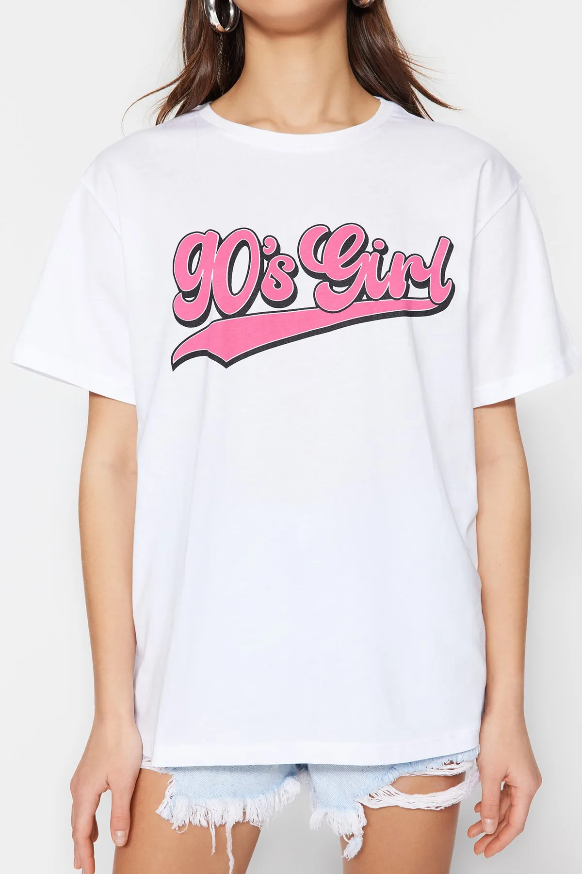 Trendyol Collection  Weißes bedrucktes Oversize/Wide Fit Strick-T-Shirt mit Stehkragen, 100 % Baumwolle TWOSS23TS00373