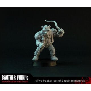 Two Freaks (2 models) (28 mm)
