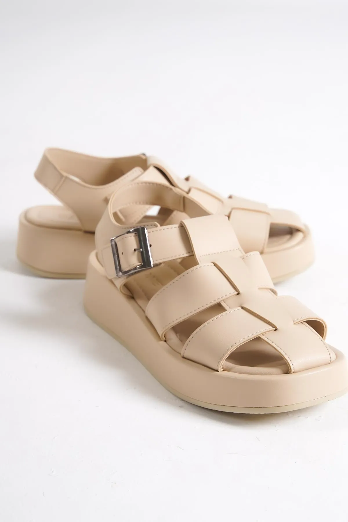 Capone Outfitters  Capone Gladiator Riemchen-Keilabsatz Beige Damen-Flatform-Sandalen
