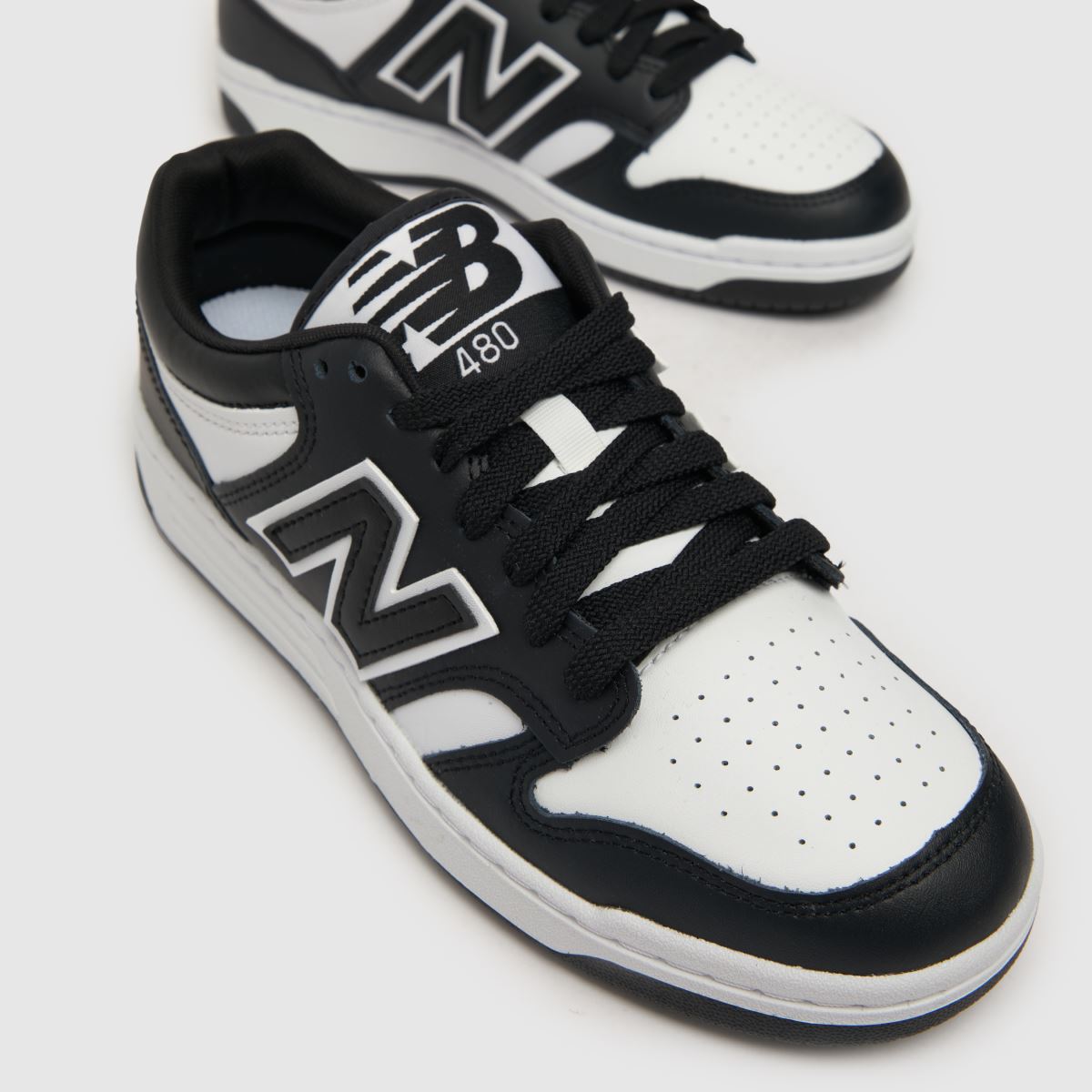 New Balance 480 cipők fekete és fehér színben