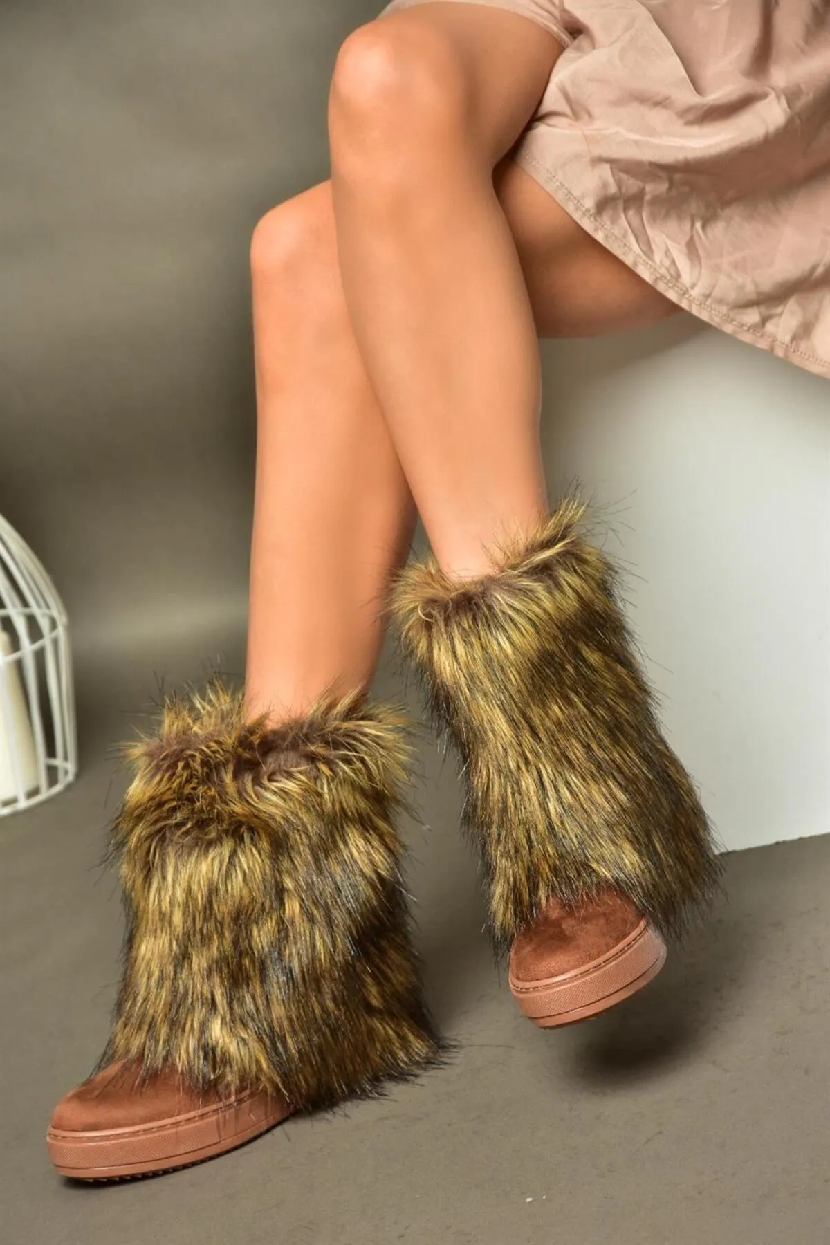 Fox Shoes  R602043002 Haarige Damenstiefel aus braunem Wildleder mit Keilabsatz