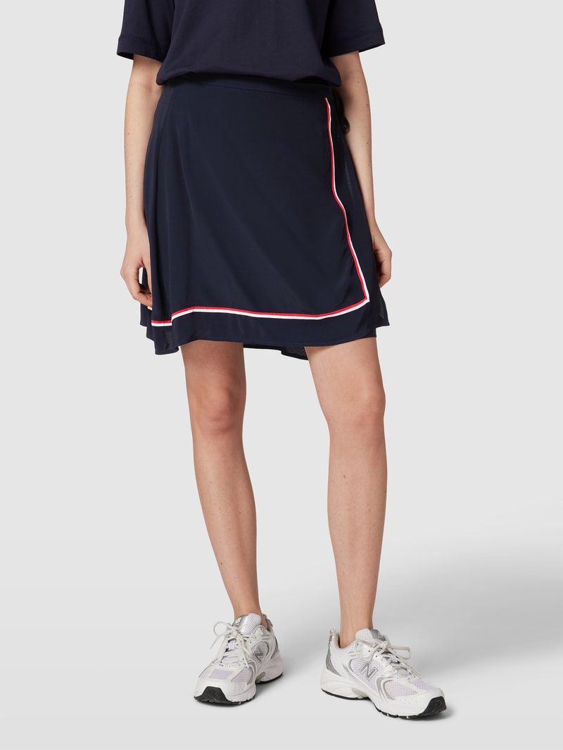 Minirock mit Label-Details Modell 'CREPE' in marineblau