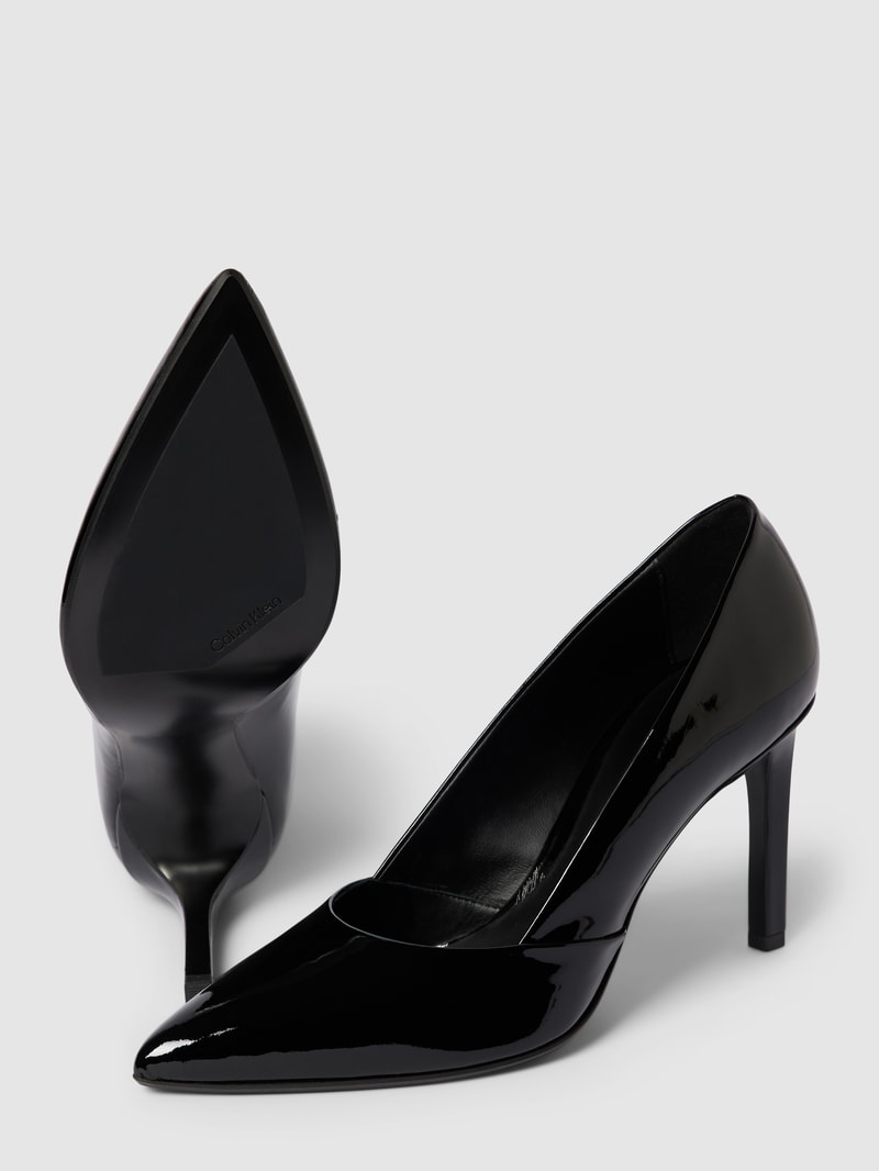 Pumps in glänzender Optik in schwarz