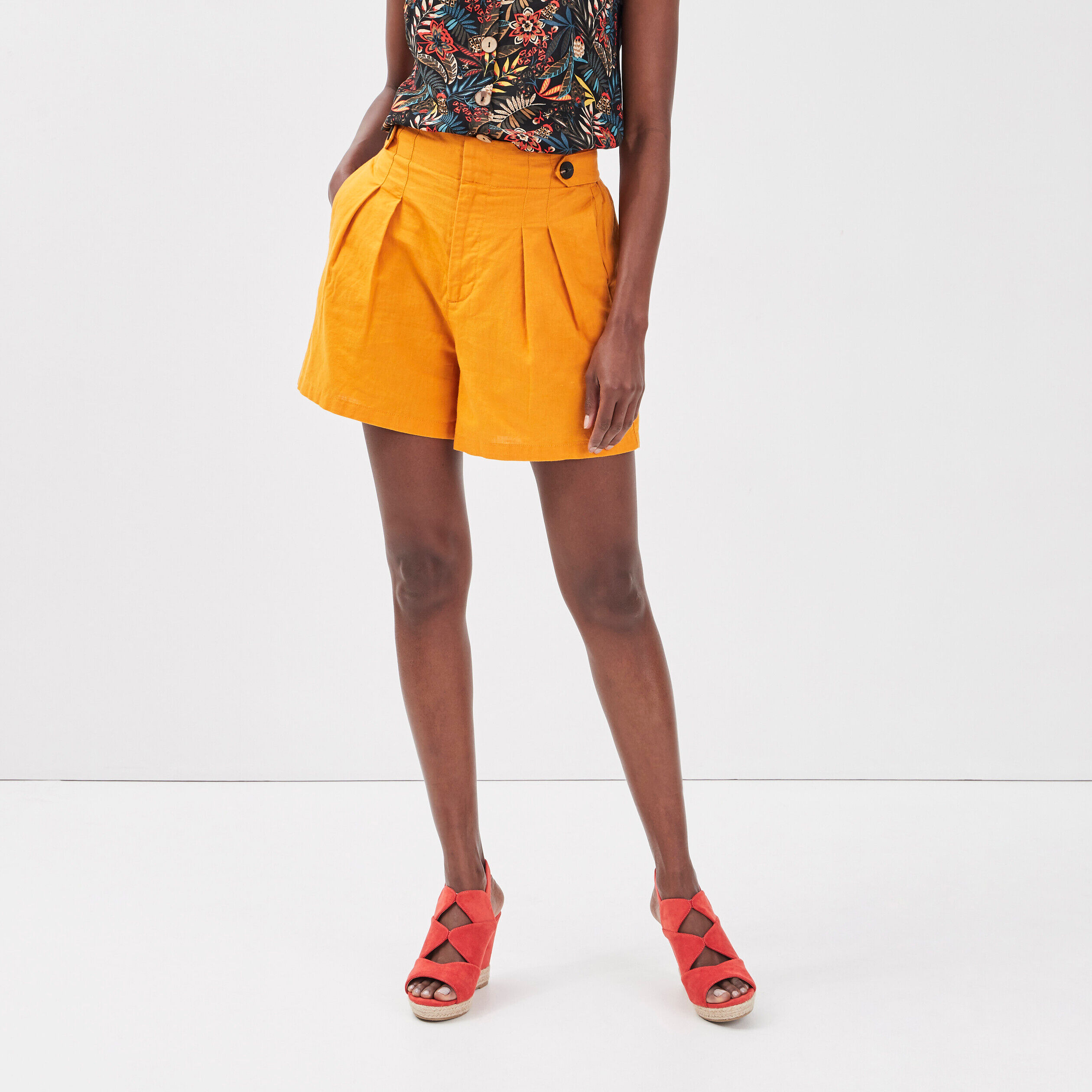 Short ample avec pinces jaune foncé femme | Cache Cache