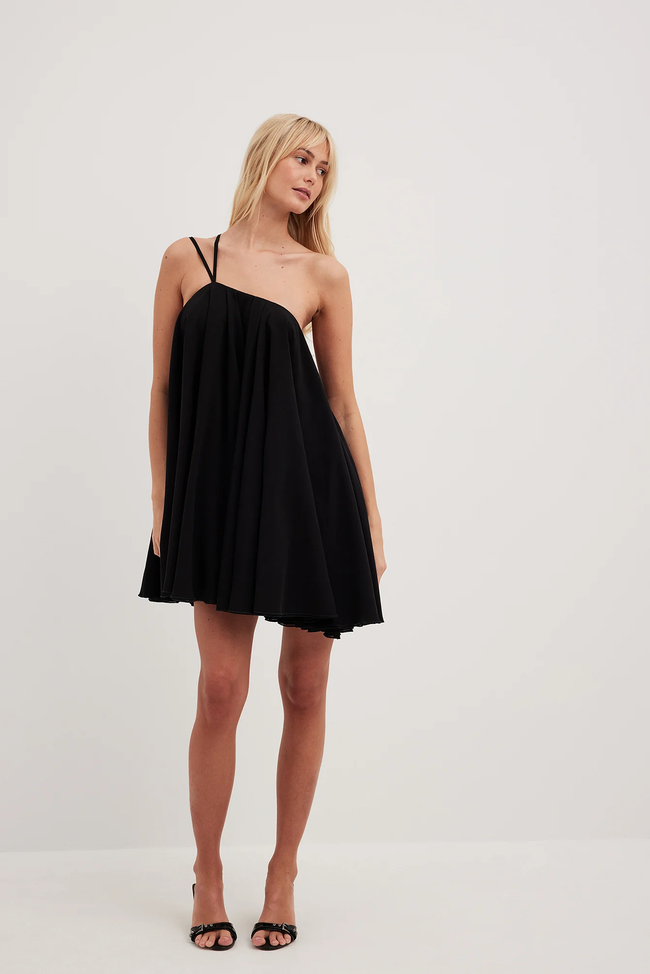 Minikleid mit Volants