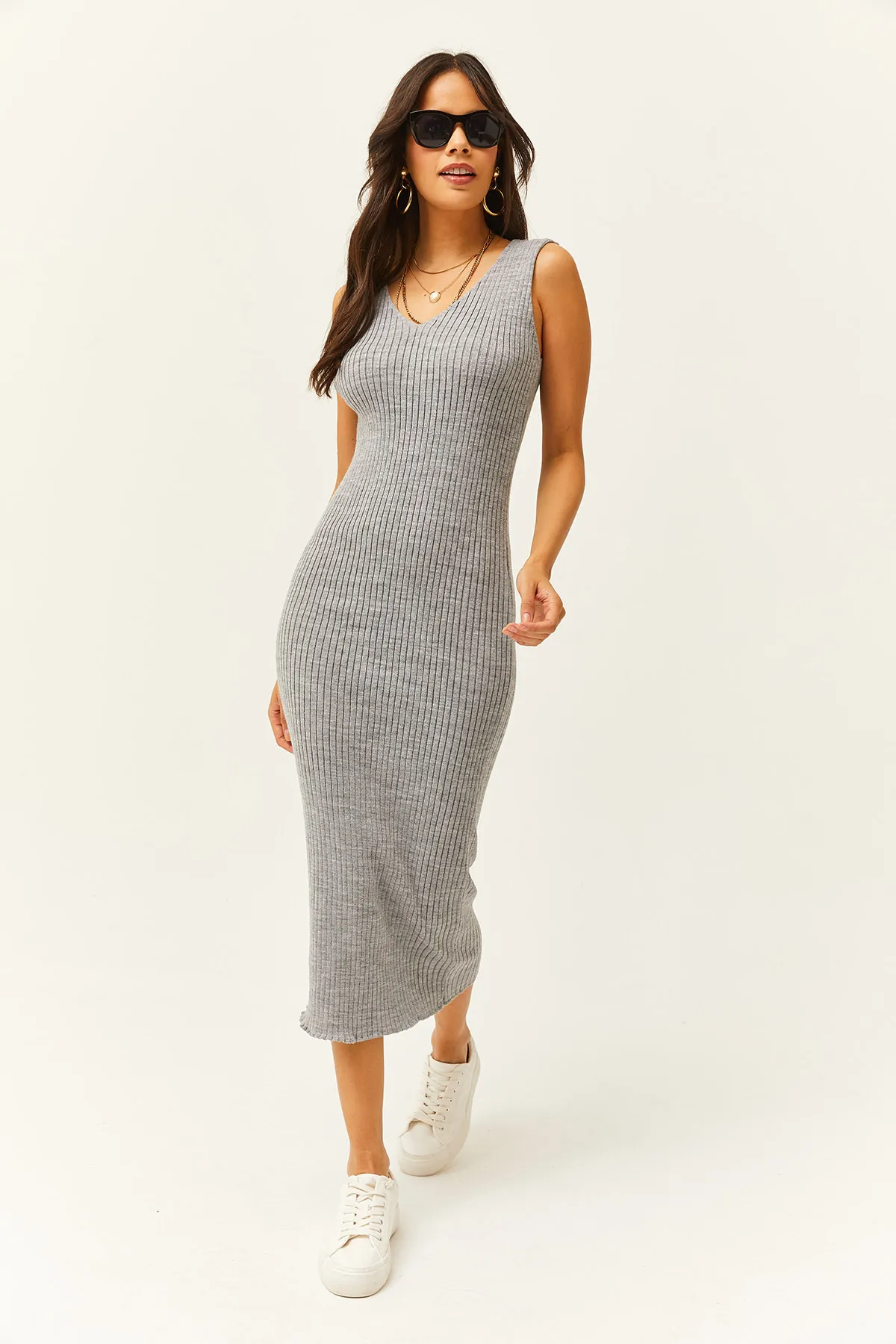 Olalook  Damen-Strickanzug mit grauem Oberteil, bauchfreiem Pullover, Trägerkleid unten, TKM-19000176