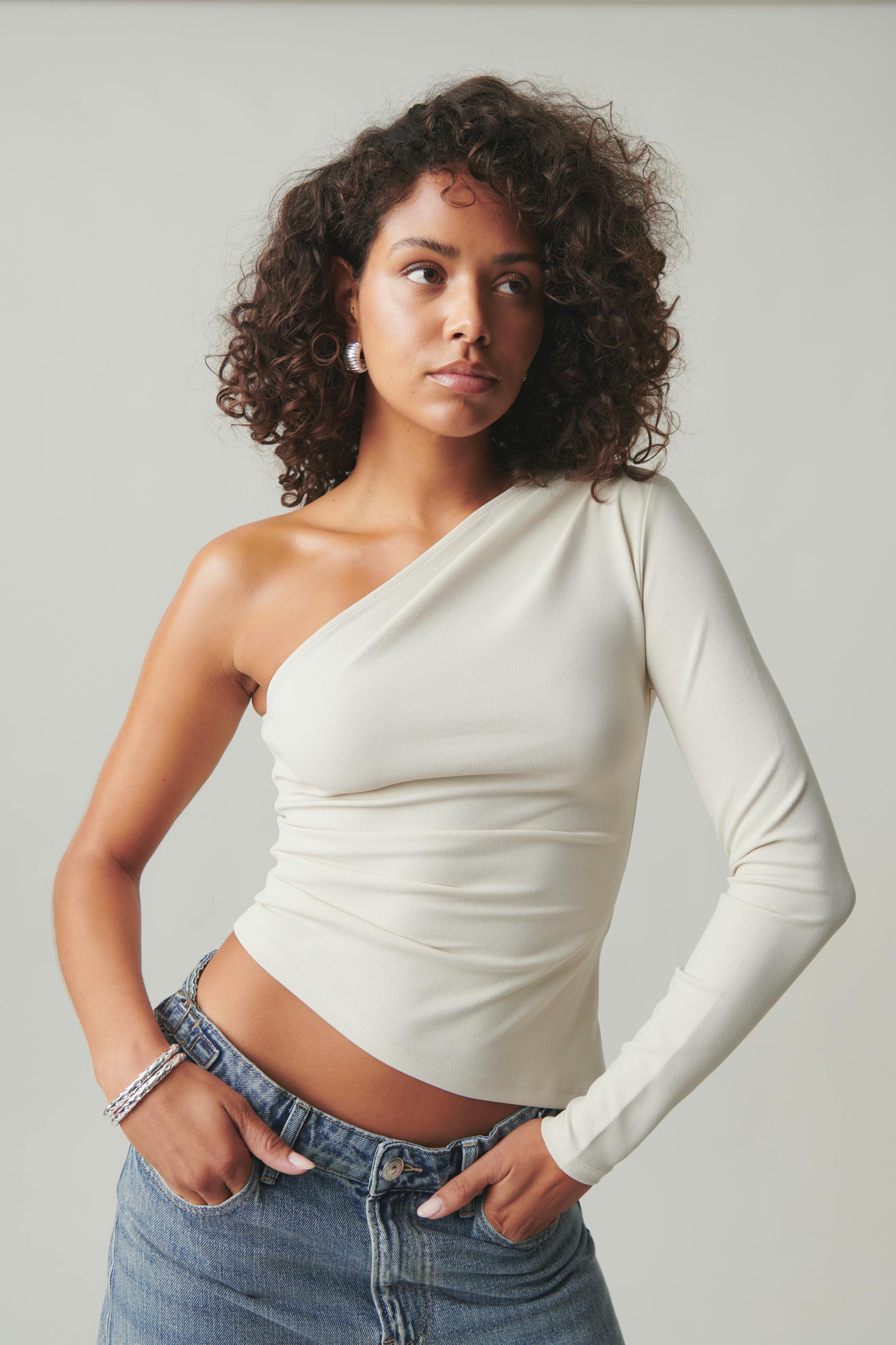 One shoulder top