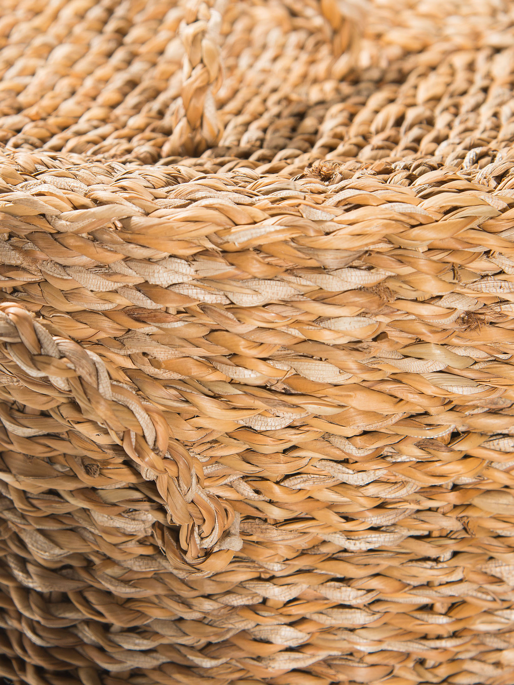 Miu Korb, Graubeige