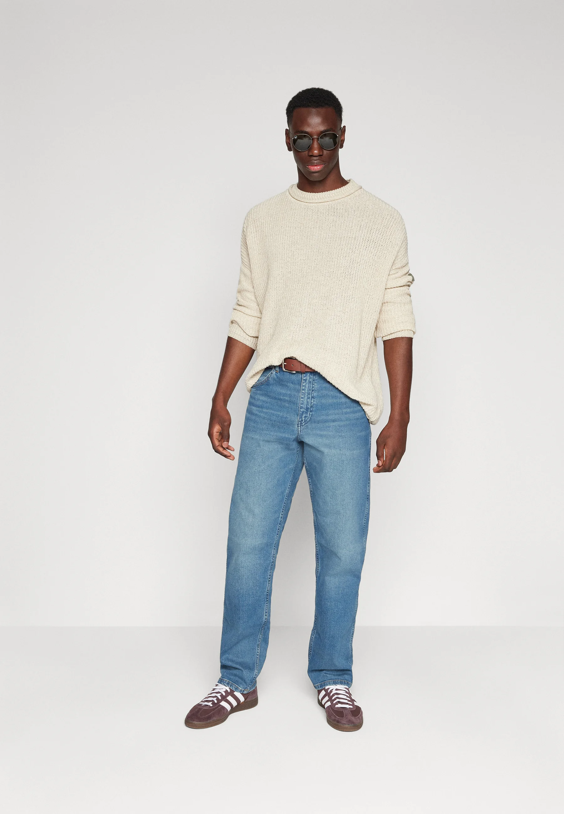 Suéter con cuello redondo trenzado de BDG Urban Outfitters
