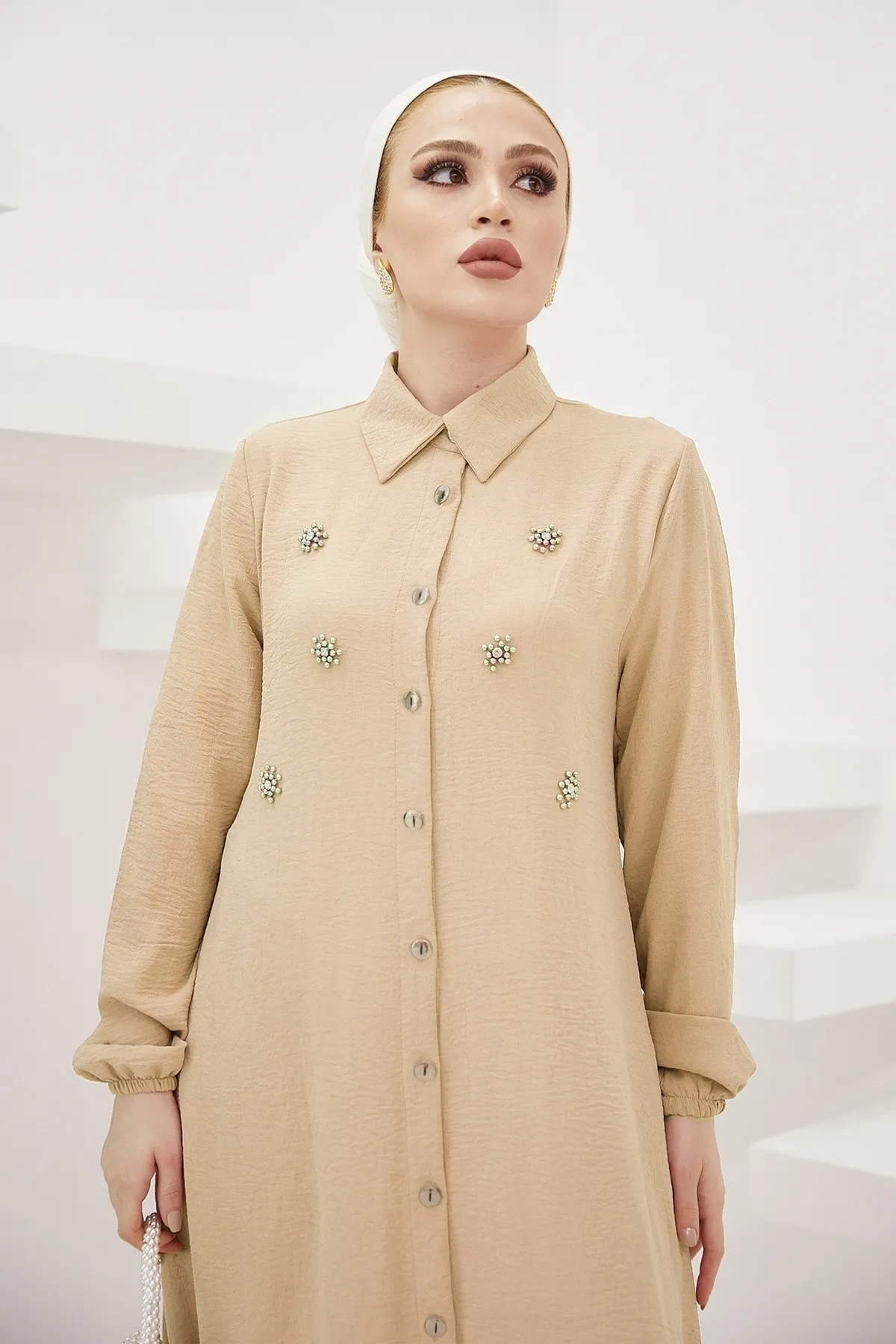InStyle  Perlenbestickter Ayrobin-Doppelanzug – Beige