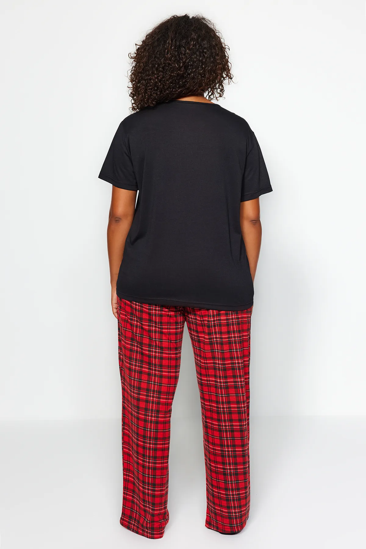 Trendyol Curve  Schwarzes bedrucktes, kariertes Pyjama-Set aus Flanellgewebe TBBAW24AI00016