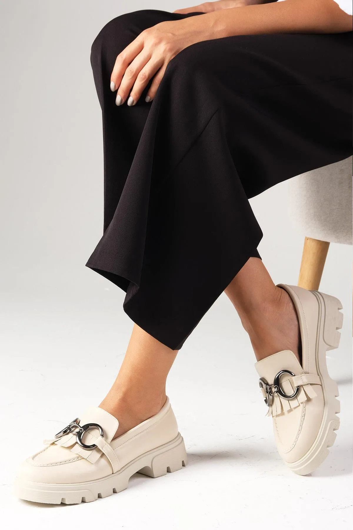 Mio Gusto  Suzi Beigefarbene Damen-Loaferschuhe mit dicken Sohlen