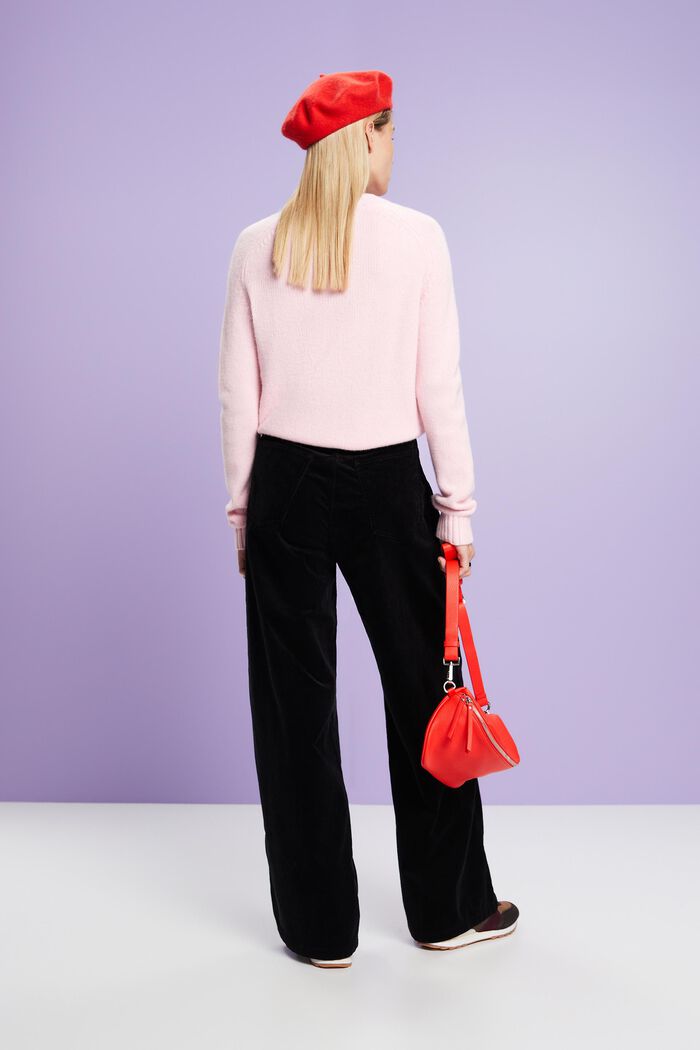 Cordhose mit weitem Bein und hohem Bund