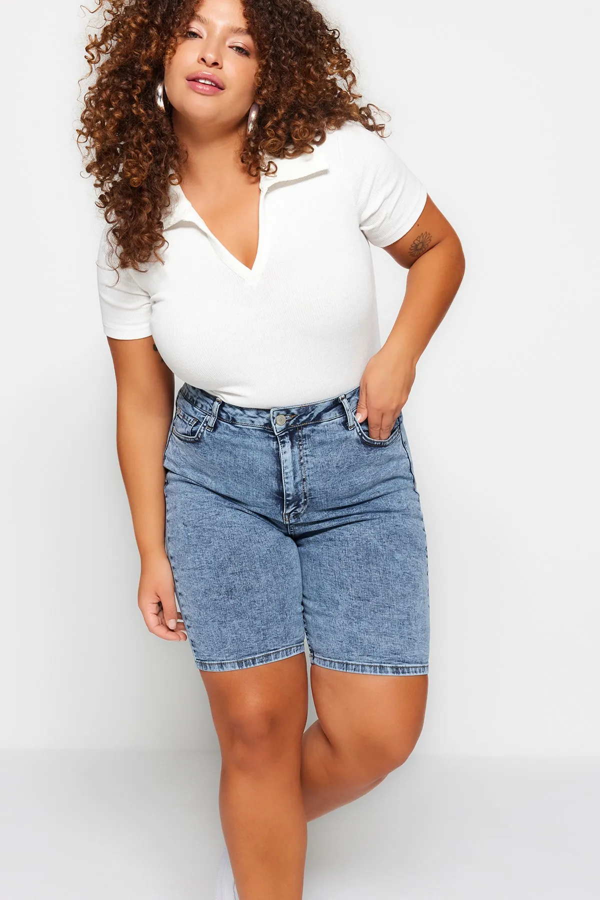 Trendyol Curve  Dunkelblaue, dehnbare Skinny-Shorts und Bermudas mit hoher Taille