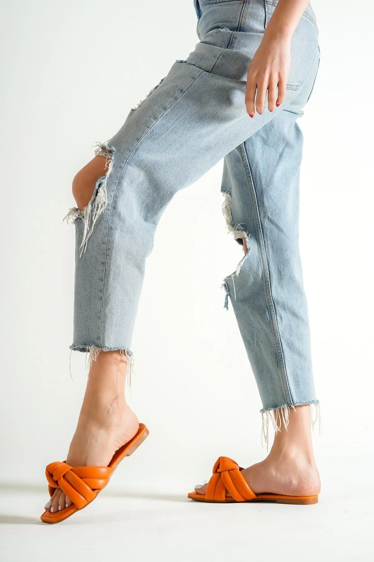 Capone Outfitters  Capone Damen-Hausschuhe mit flachem Absatz in Orange