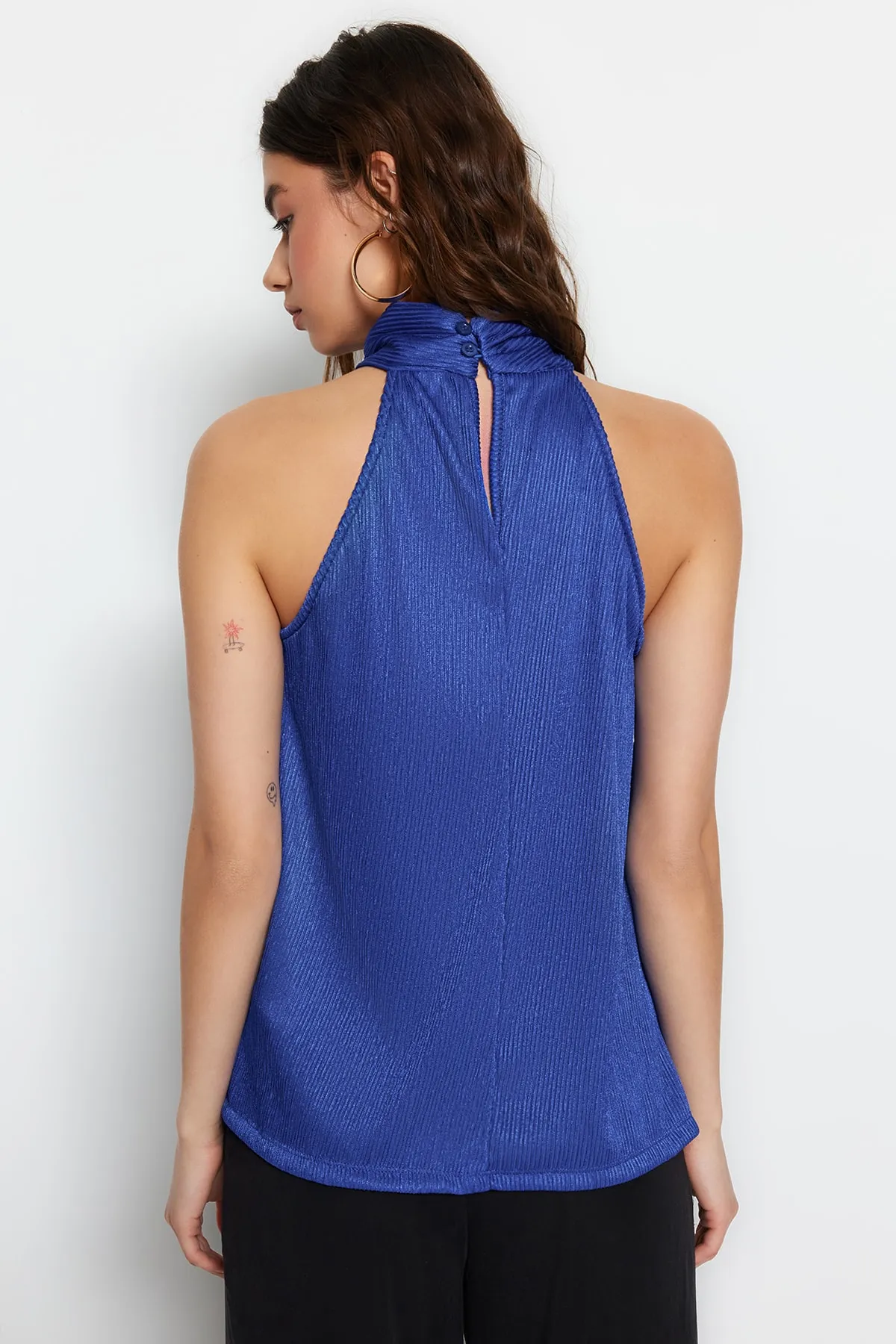 Trendyol Collection  Saks Plissierte Strickbluse mit hohem Kragen TWOSS23BZ00952