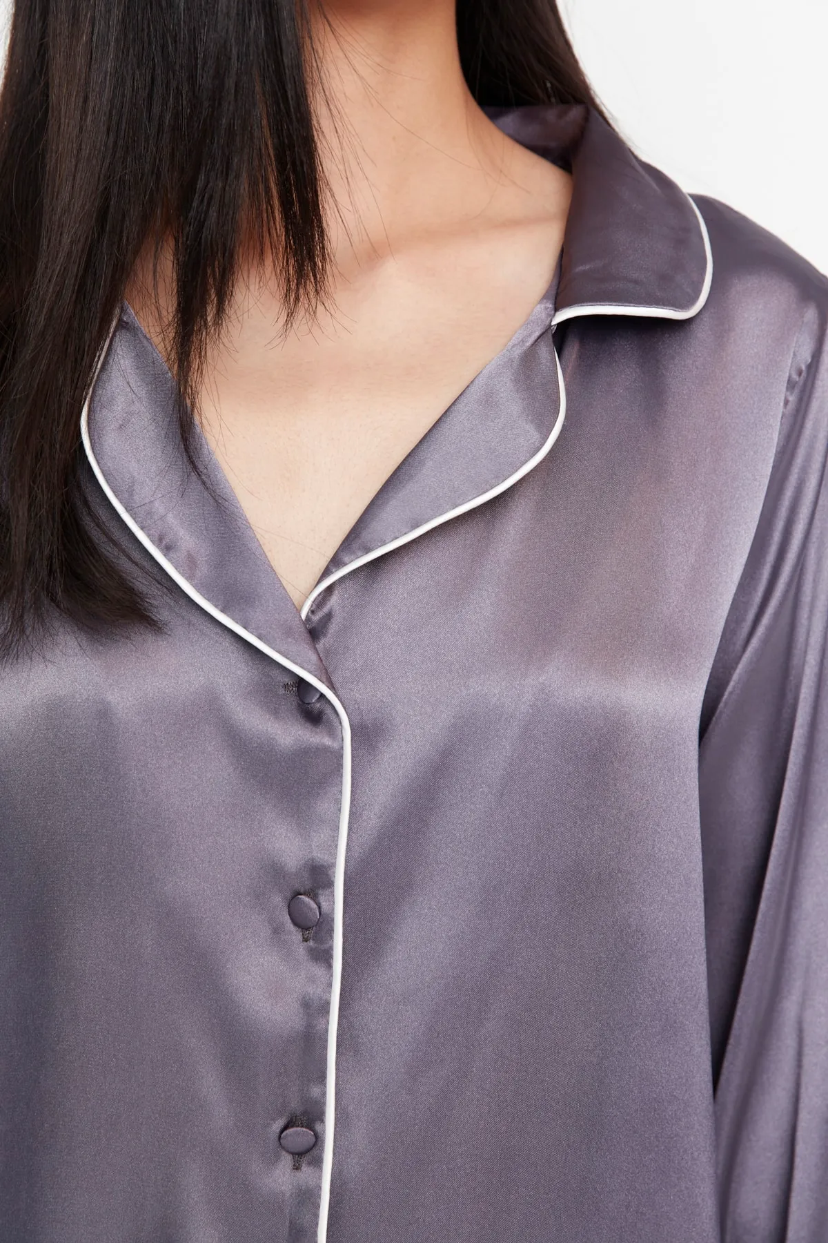 Trendyol Collection  Pyjama-Set aus gewebtem Satin mit Hemdkragen und geräucherter Paspelierung THMAW23PT00333