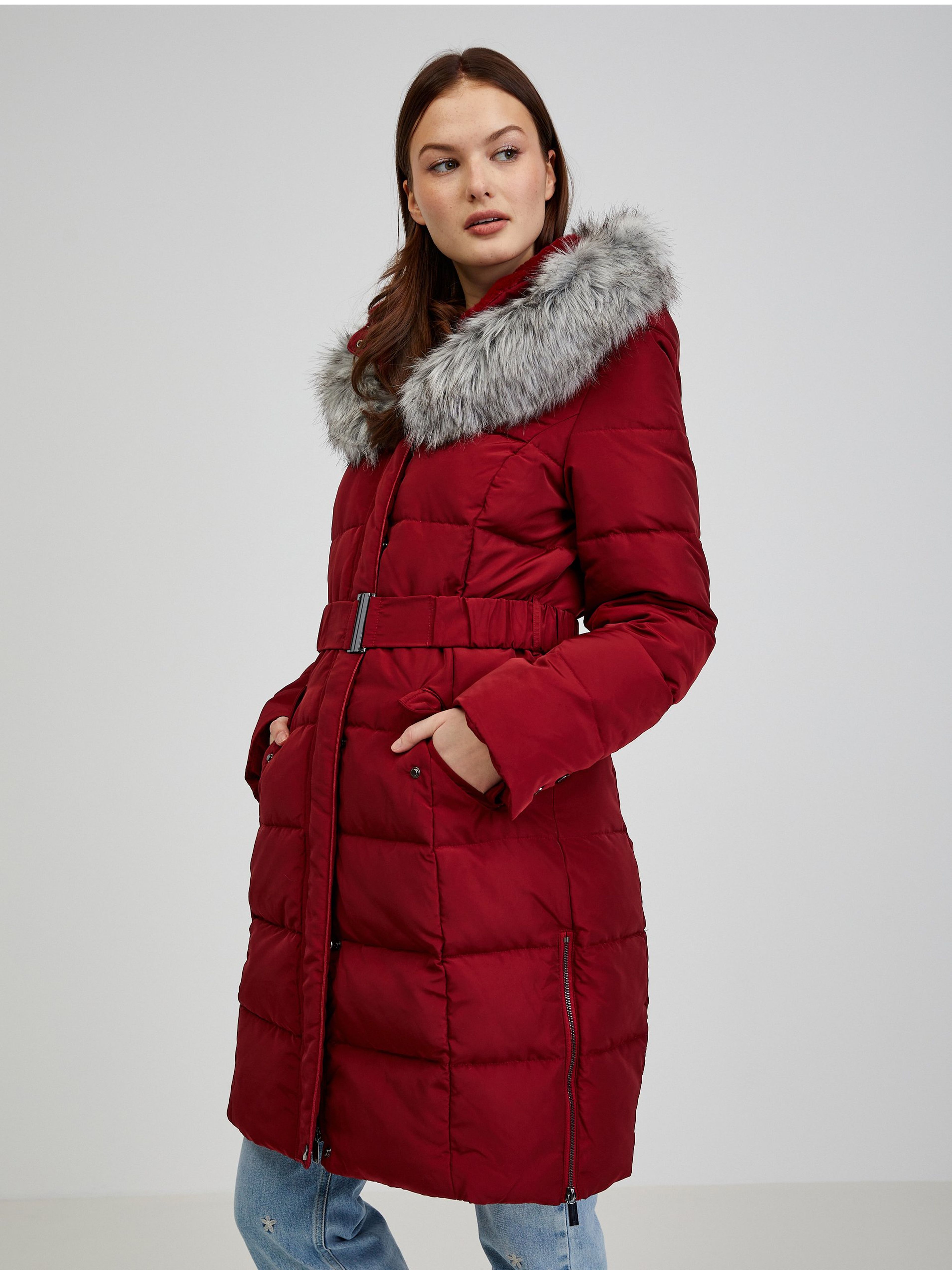 Burgunderroter Damen Daunen-Wintermantel mit Kapuze und Kunstpelz ORSAY