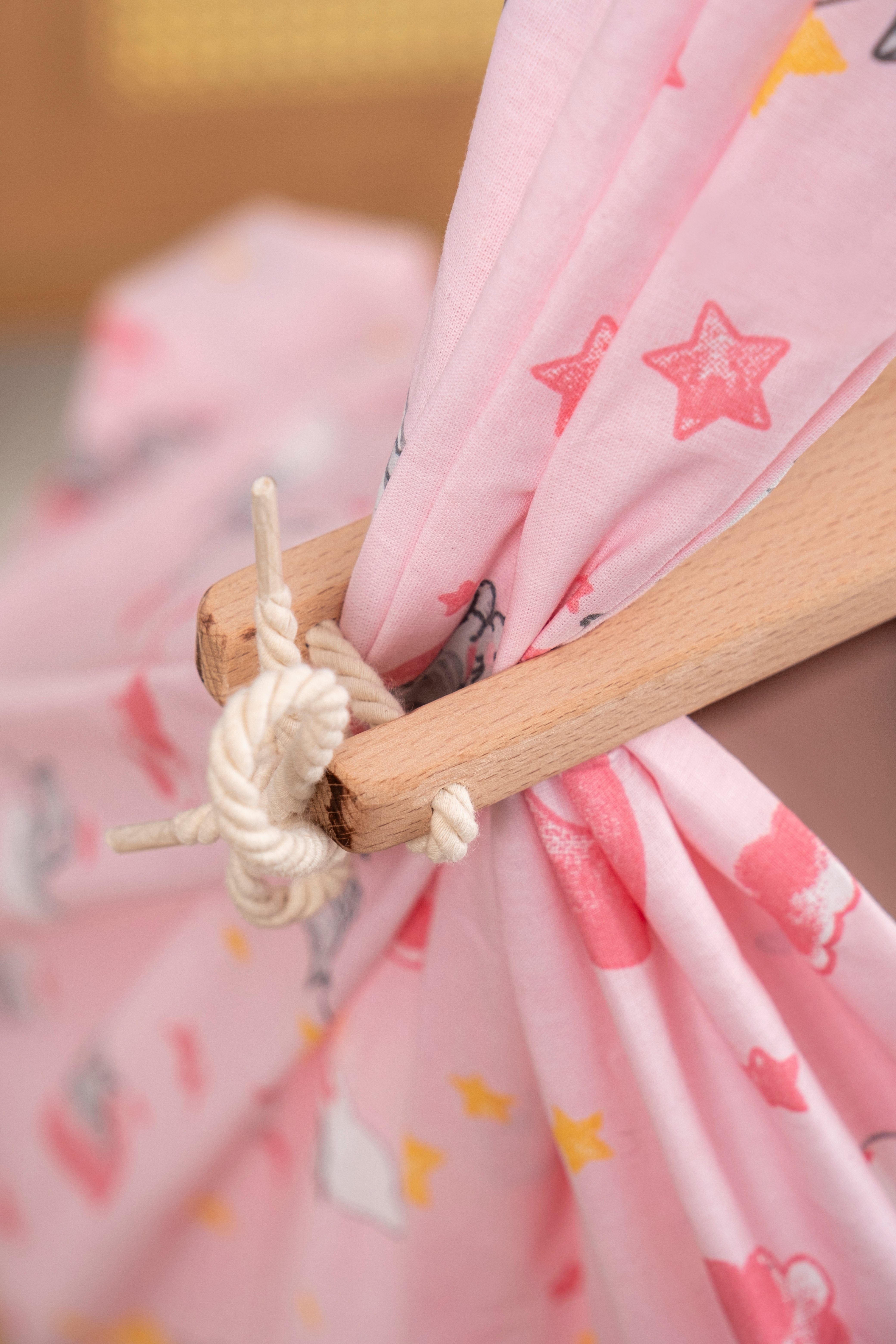 Teppich-Traum Federwippe Einschlafhilfe Baby FEDERWIEGE für optimalen Schlaf, Kätzchen & Wölkchen - rosa