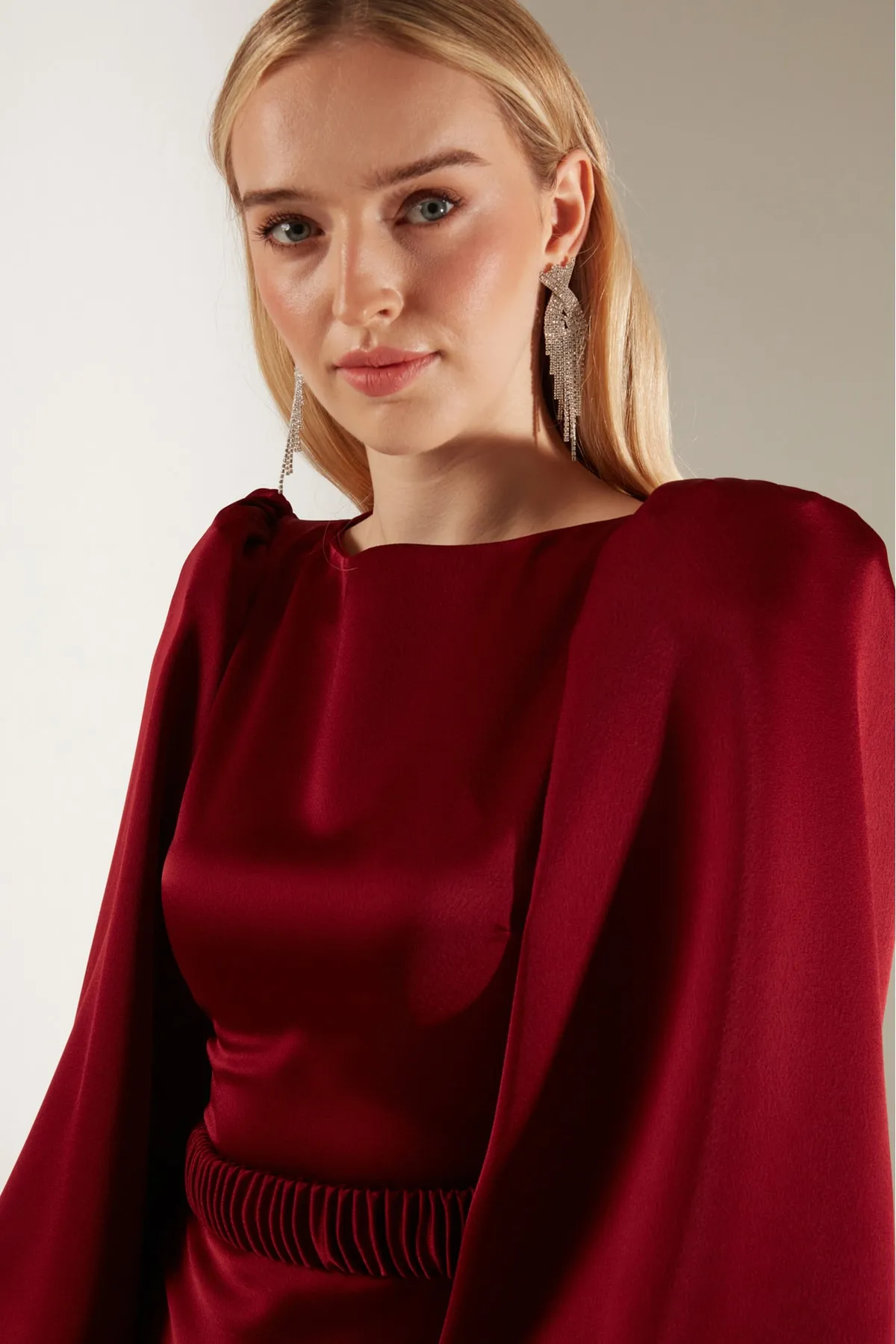 BETTY & SAM  Dunkelrotes Verlobungskleid von Heleny Special Design