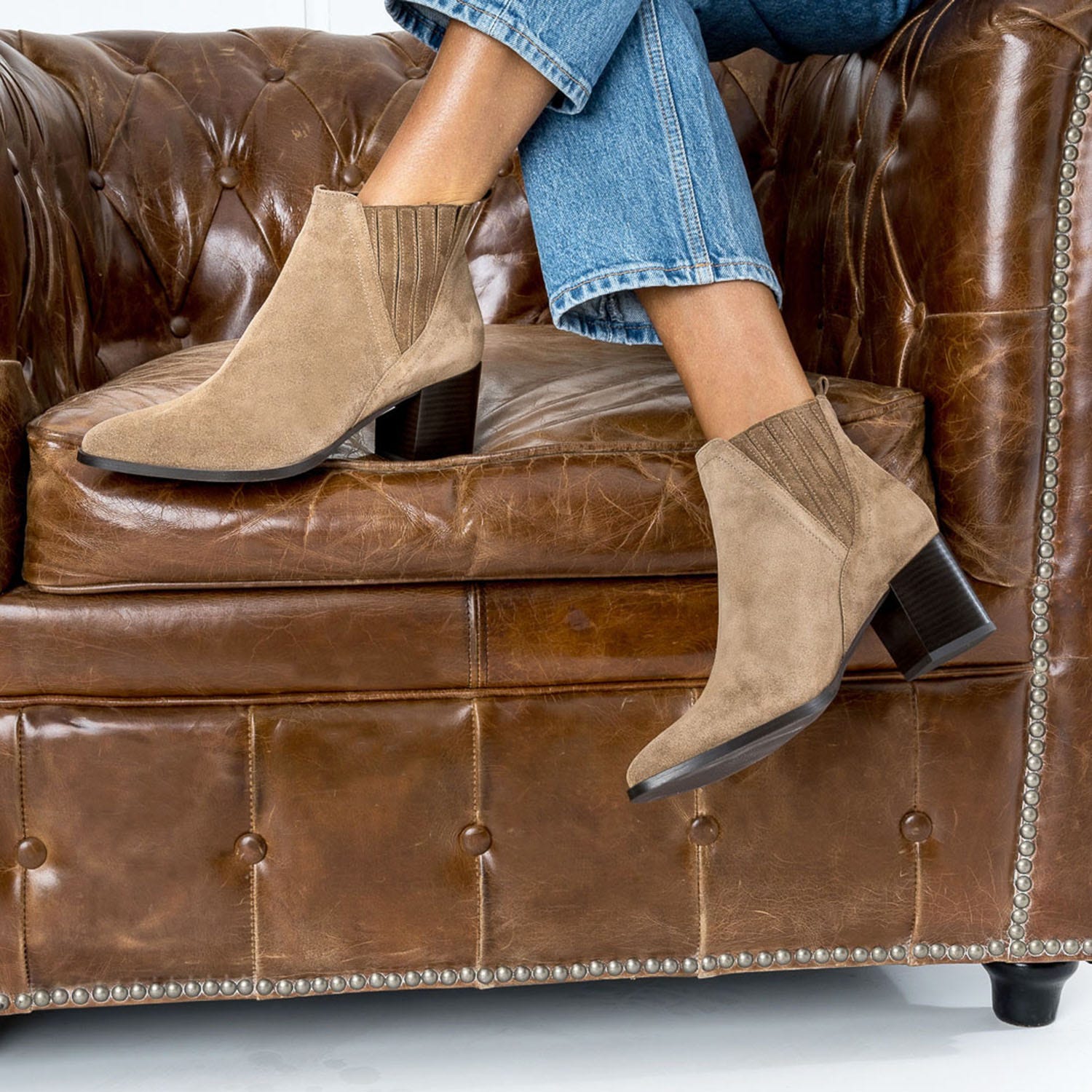 Chelsea boots TEXTO taupe en cuir velours éco-conçu