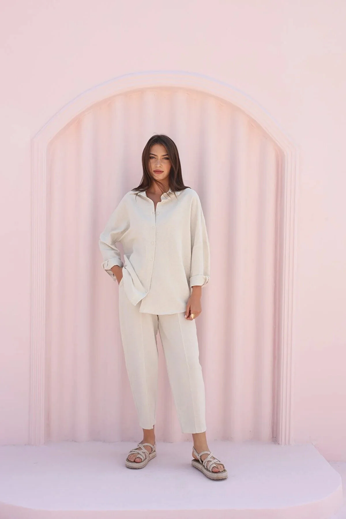 Laluvia  Steinfarbenes Leinenhemd, Shalwar-Hose, Oberteil und Unterteil im Set