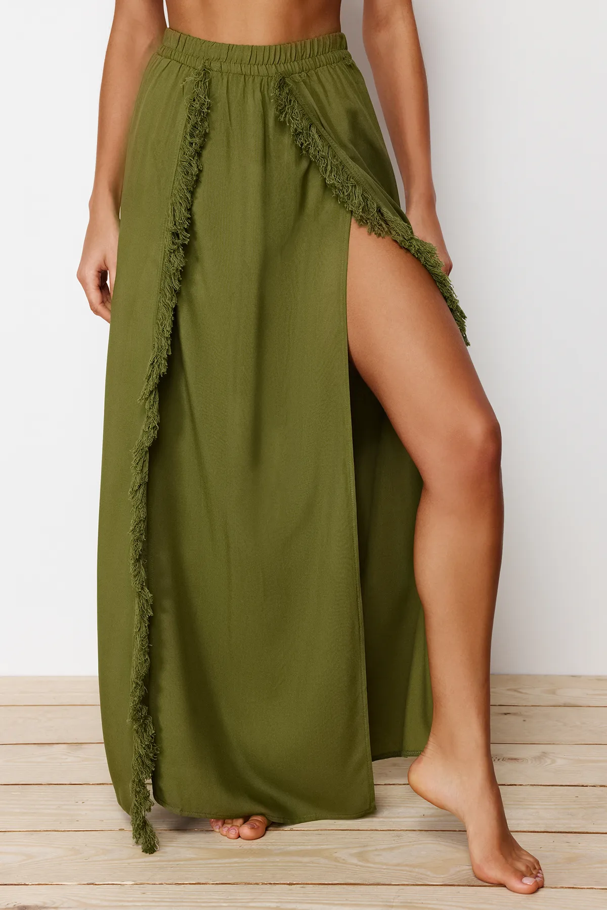 Trendyol Collection  Khakifarbener Maxi-Rock mit gewebten Quasten TBESS21ET0133