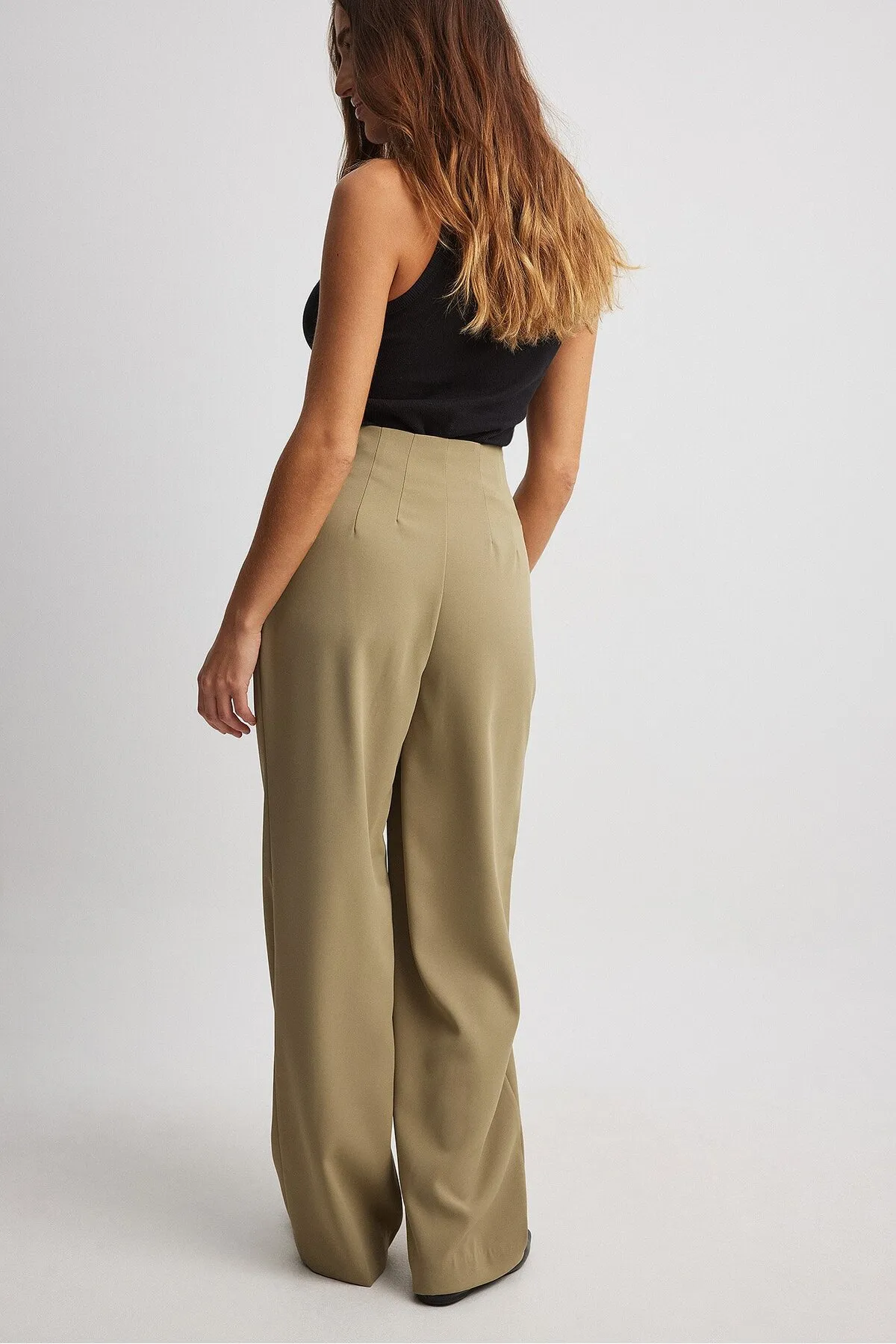 NA-KD  Weite Anzughose mit hoher Taille und ohne Taillenband