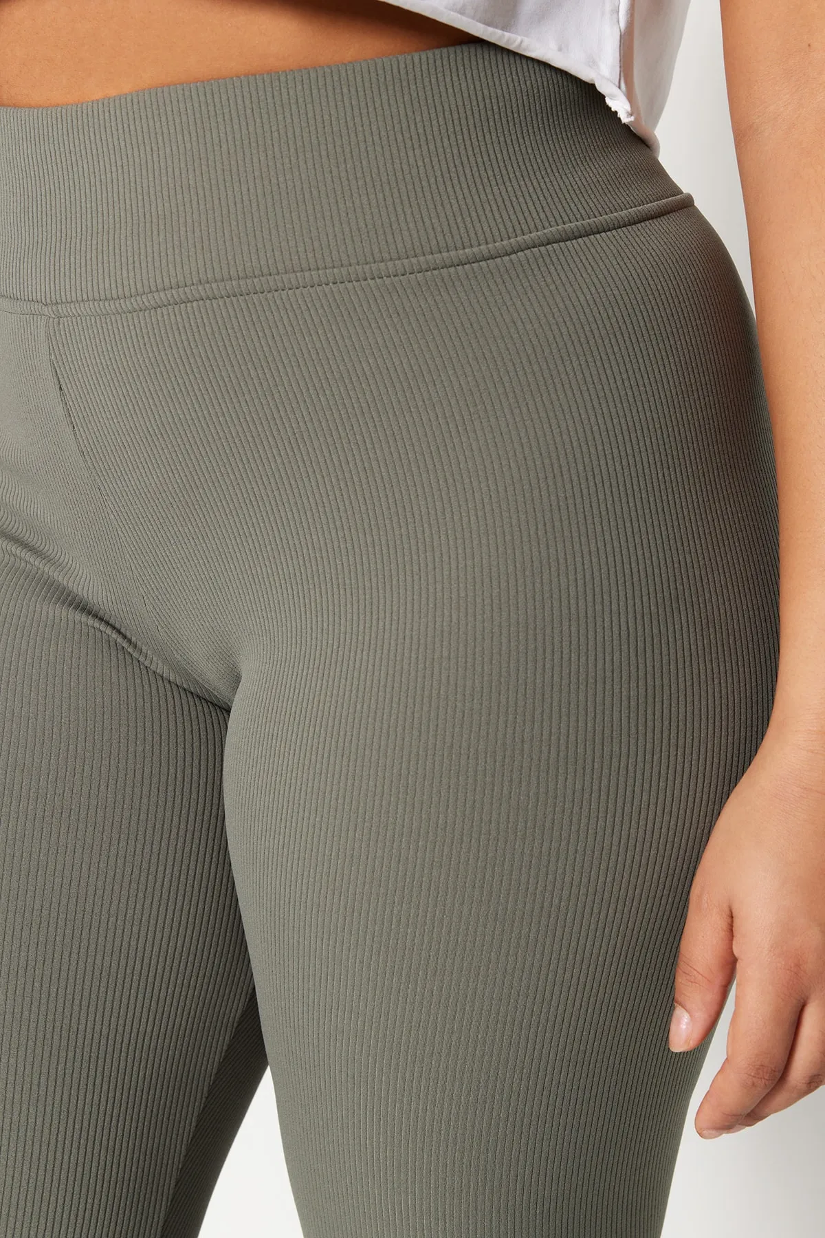 Trendyol Curve  Khakifarbene Strickstrumpfhose mit Fleece-Innenseite TBBAW23BV00017