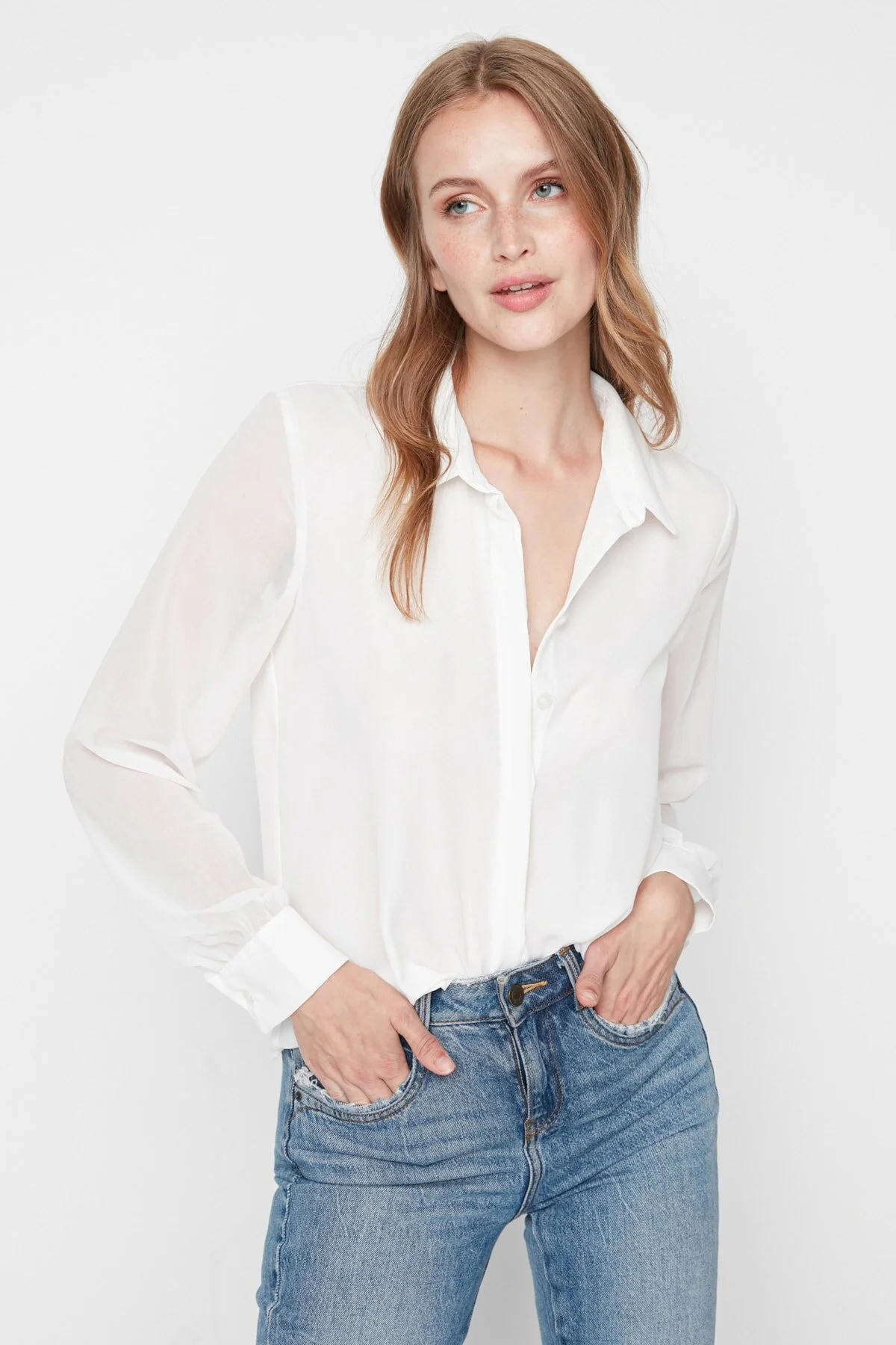 Trendyol Collection  Transparentes weißes gewebtes Hemd - Regular Fit TWOAW20GO0116