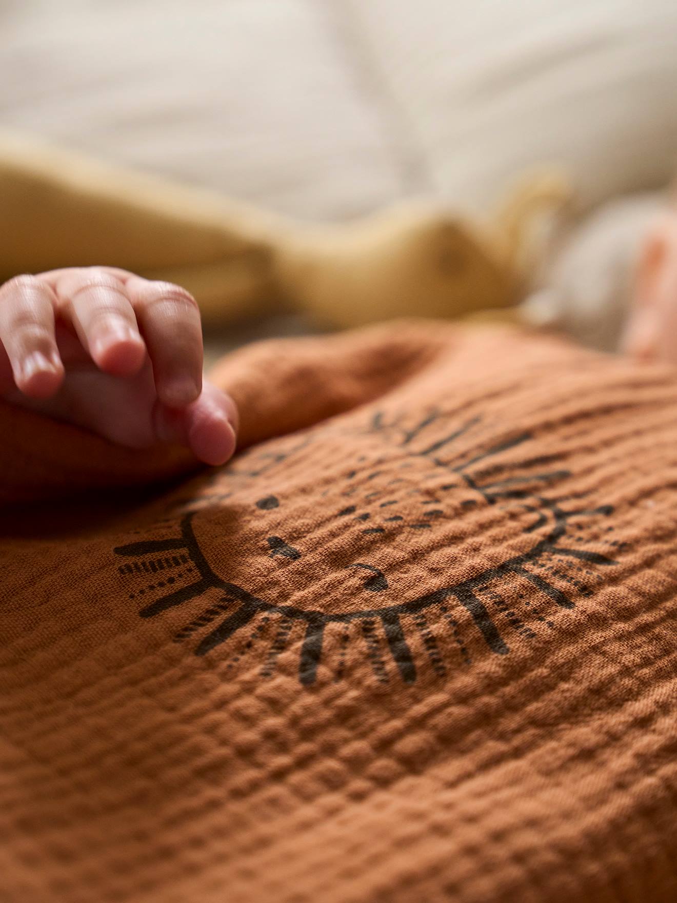Vertbaudet Ärmelloser Baby Sommerschlafsack ETHNIC Oeko-Tex - ocker