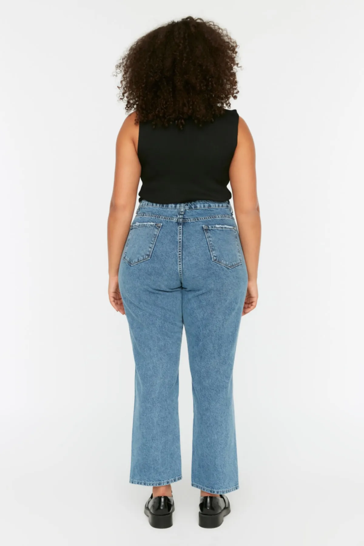 Trendyol Curve  Blaue Bootcut-Jeans mit hoher Taille und detailliertem Beinabschluss TBBSS22JE0614